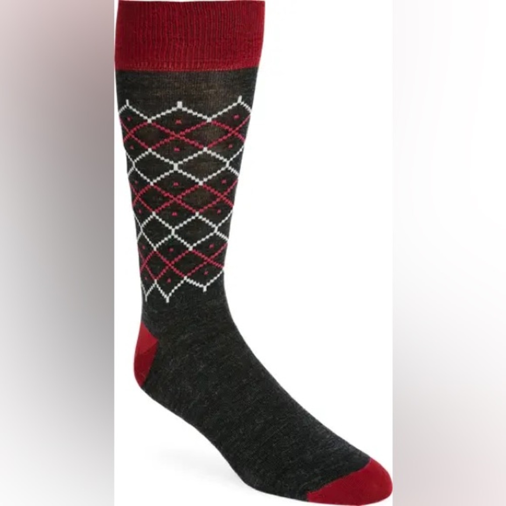 NORDSTROM MENS MERINO WOOL SOCKS MID CALF CHARCOAL RED ARGYLE PATTERN OS NWT